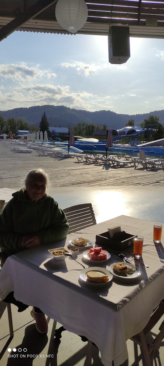 На завтраке. Парк отель Ая