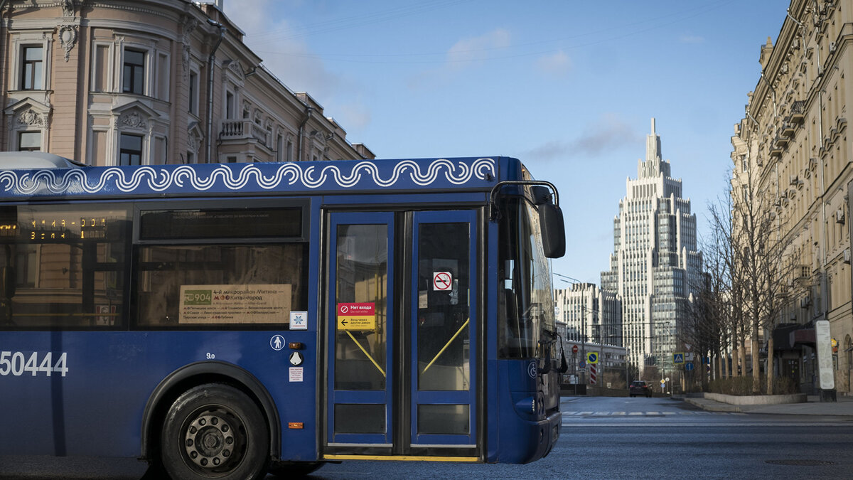    Автобус в районе Пушкинской в Москве© РИА Новости . Валерий Мельников