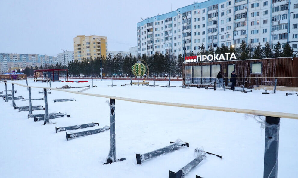    В центре Надыма откроют каток под открытым небом