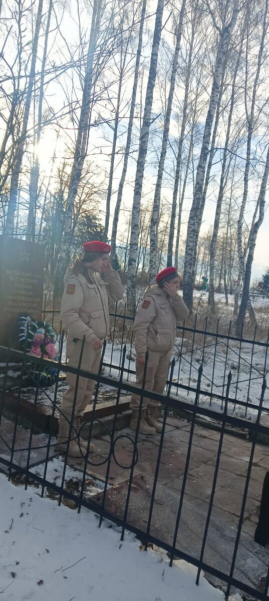 У братской могилы