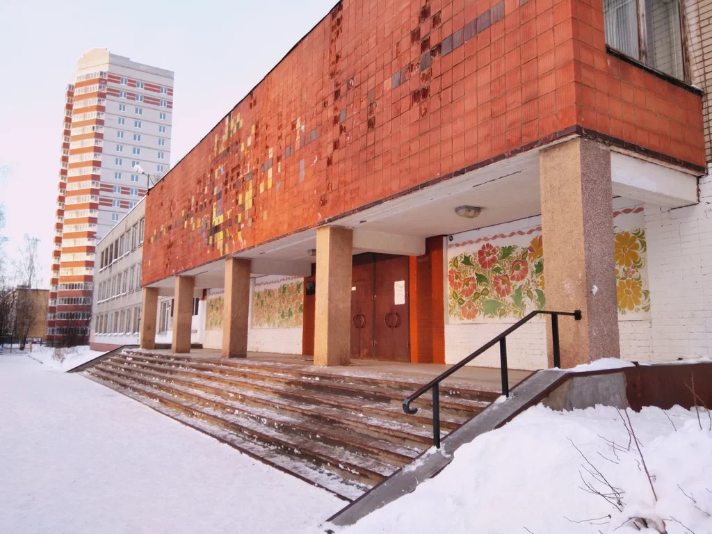 На фото школа № 26 г. Ярославль: https://yandex.ru