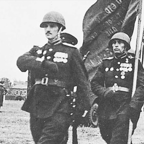 Варенников со Знаменем Победы в 1945 году 