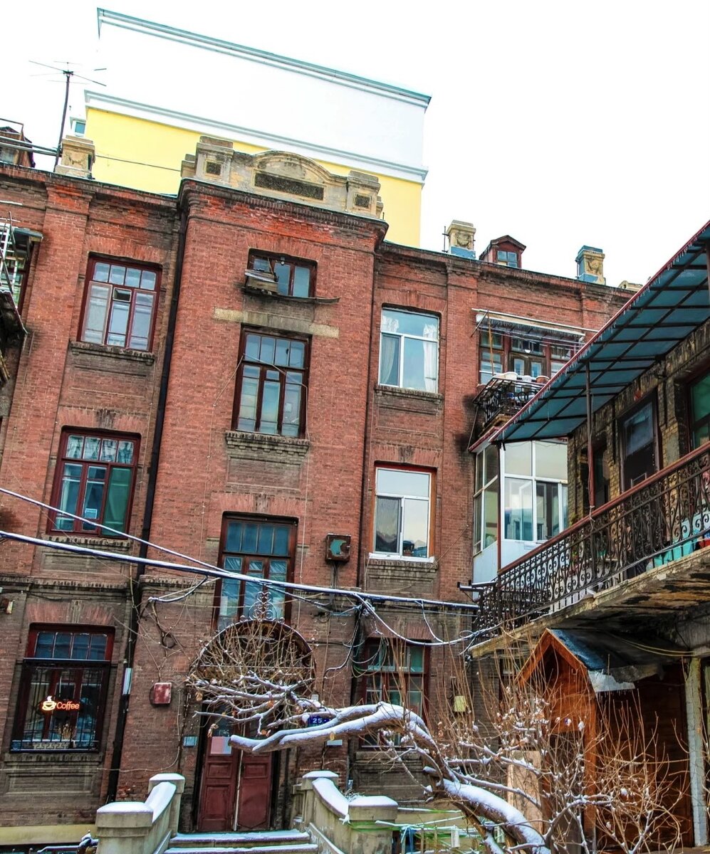 Здание 1927 года . Для Харбина старое здание. 