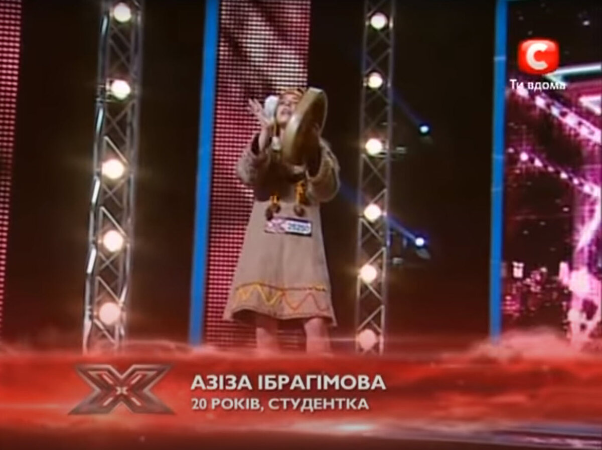 Кадр из видеозаписи музыкального шоу «Х-Фактор»