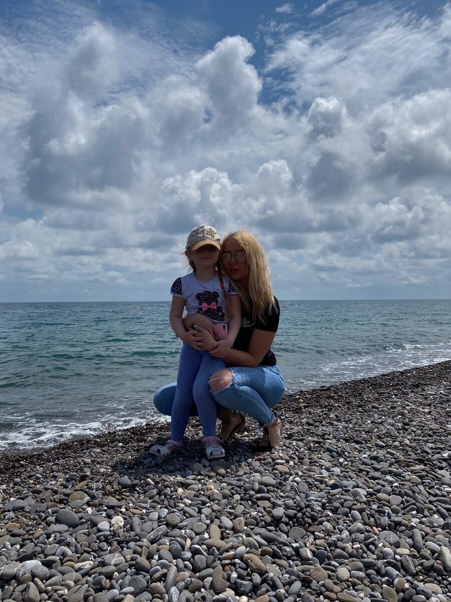 Виктория с дочерью на отдыхе