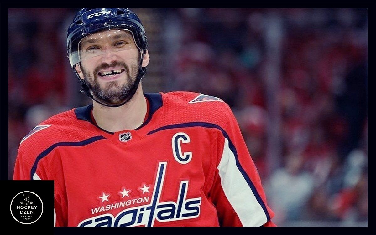 Улыбка игрока, олицетворяющего хоккей.