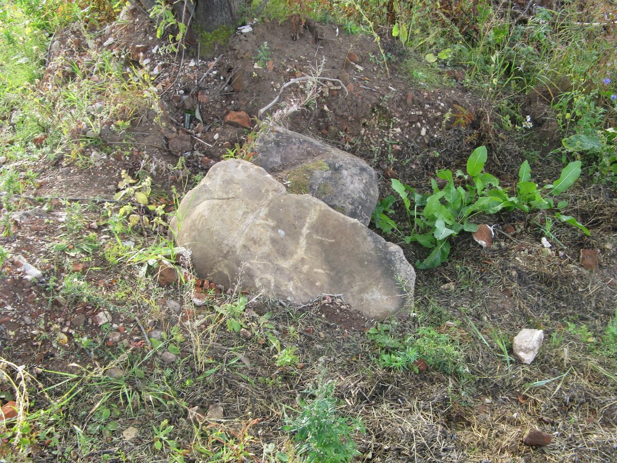 Камни от фундамента дома