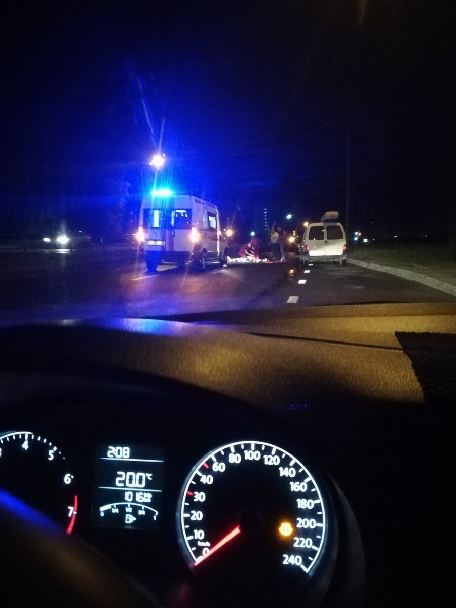 Сегодня ночью на улице Курчатова случилось ДТП. Водитель буса ехал  на высокой скорости и сбил человека, скорая помощь приехала быстро.. Возможен летальный исход.