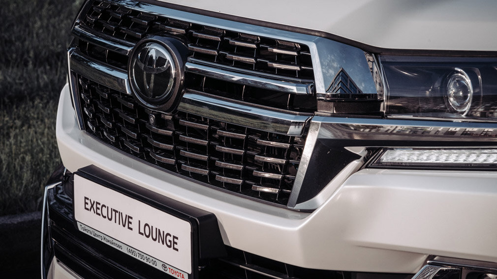 Toyota Land Cruiser 200 Executive Lounge