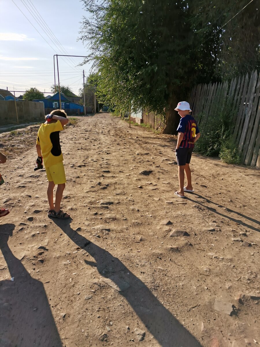 Погнали наши городских!