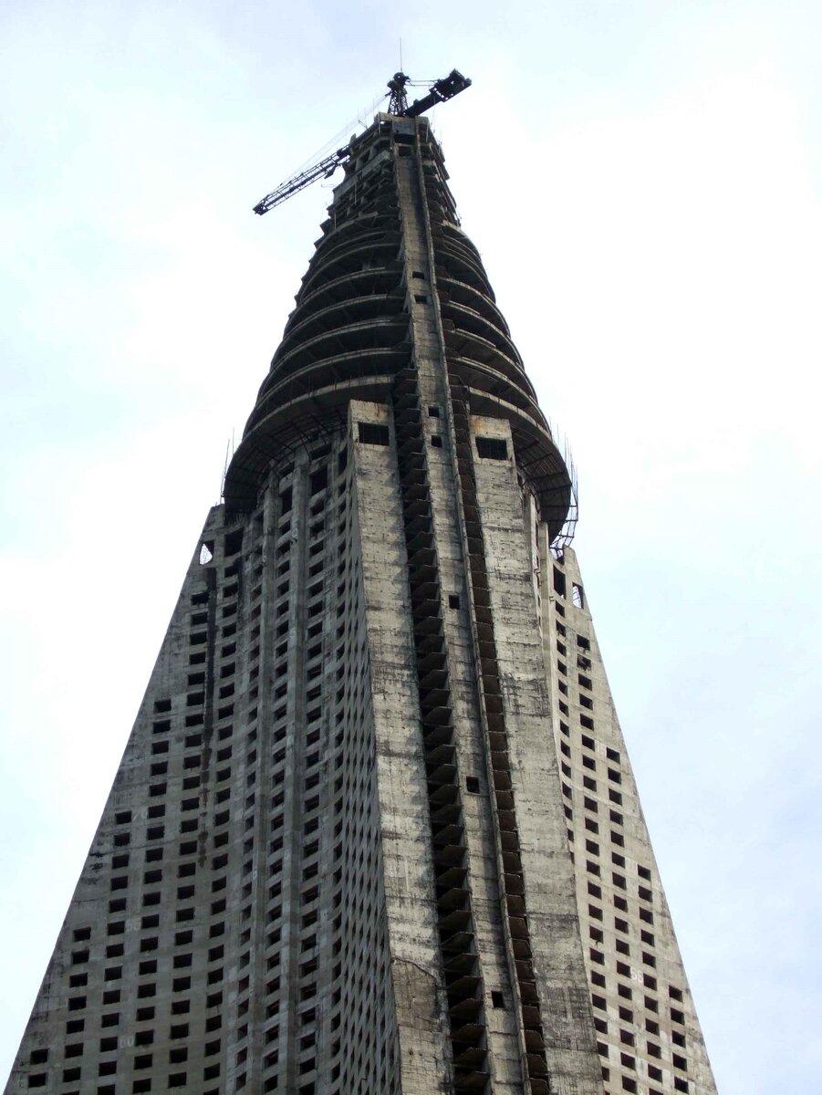 В таком виде отель простоял с 1992 по 2008г. Фото:Яндекс.картинки