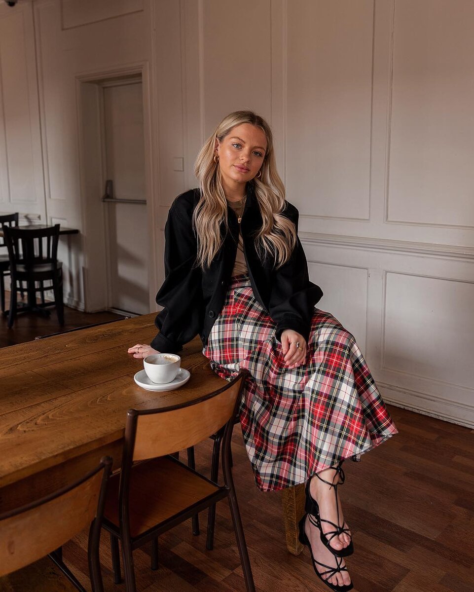 www.instagram.com/chloeplumstead