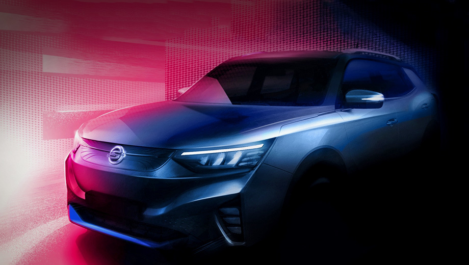 При создании электрокара дизайнеры вооружились достижениями бионики и каким-то образом использовали свойства плавников и кожи акул. Капот впервые выполнен из алюминия, а решётка сделана воздухонепроницаемой.