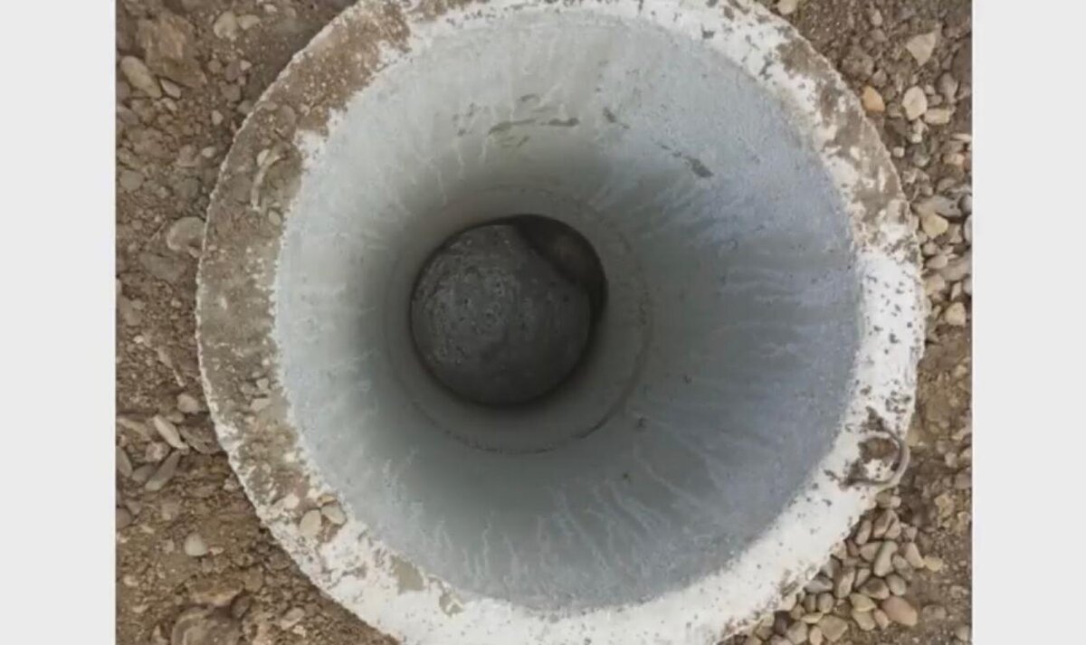 Колодец-накопитель не смог вместить все водные потоки, стремившиеся в него.) Фото tvkrasnodar.ru.