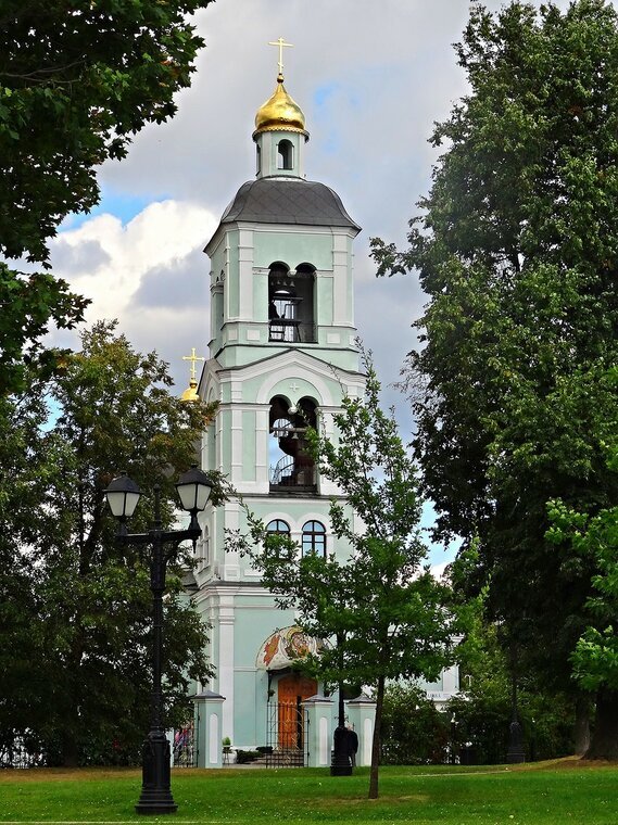 После создания дворцового ансамбля храм перестраивался в 1883—1885 годах под руководством архитектора П. Н. Лавина: появился южный придел во имя иконы Казанской Божией Матери, трапезная была расширена. Колокольня подверглась существенным изменениям: на баженовских планах она зафиксирована небольшой двухъярусной, не выше купола самого храма (тем самым не выделявшаяся по высоте среди окружающих дворцовых построек), но была перестроена в три яруса, став вертикальной доминантой застройки.