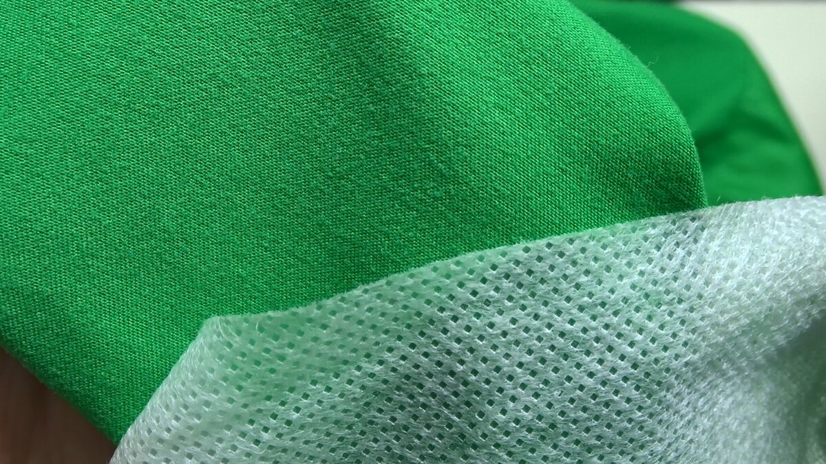 Зеленый цвет ткани. Белый крепдешин крэш. Салатовая ткань. Ткань сетка салатовая. Изумрудный.
