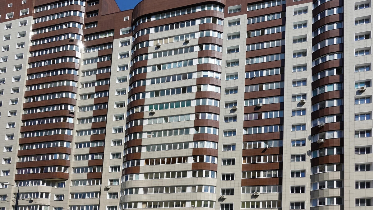 Пример типичного "муравейника" - новостройки в России