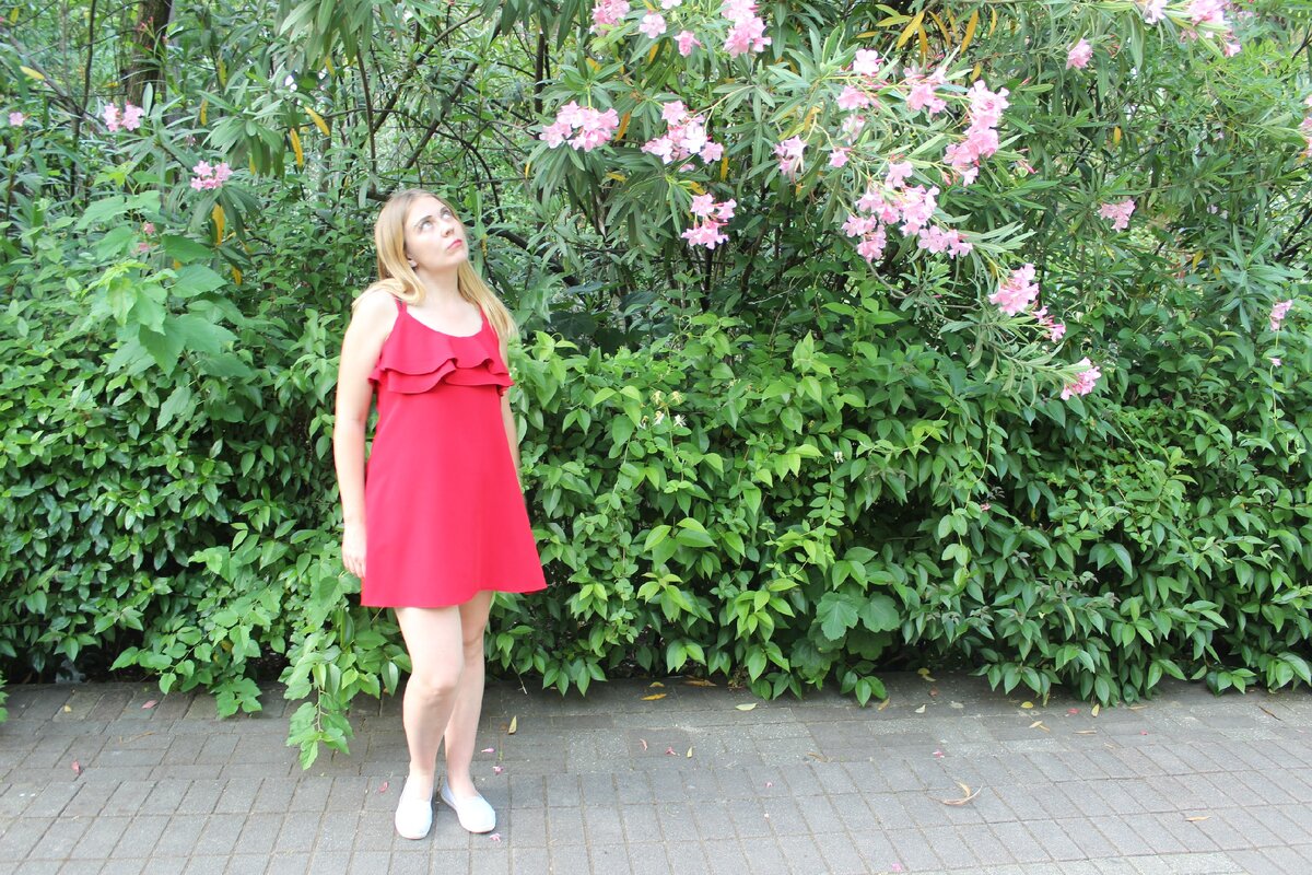 Шаг номер один: яркое красное платье