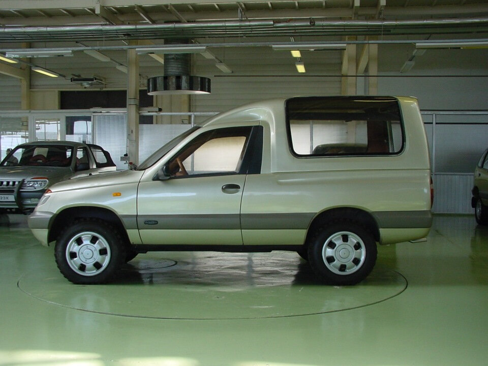 Грузопассажирский фургон Lada-Niva. 