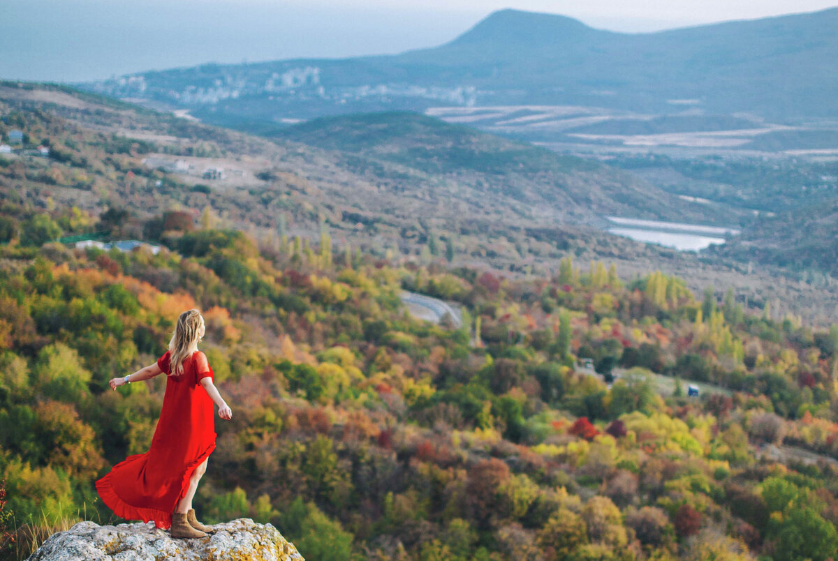 Девушки в горах Крыма