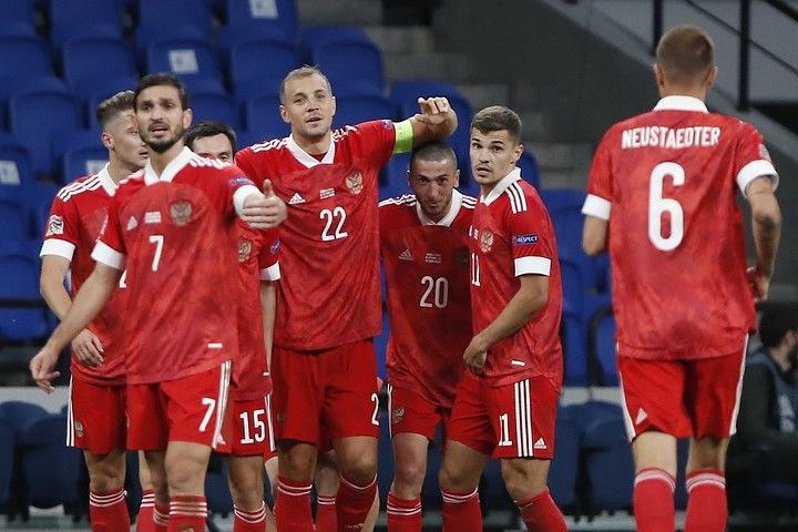 Лига наций УЕФА 2020/2022. Лига В 🇭🇺Венгрия 2:3 РОССИЯ🇷🇺
Голы: Антон Миранчук 0:1 - 15'; Магомед Оздоев 0:2 - 34'; Марио Фернандес 0:3 - 46'; Роланд Шаллаи 1:3 - 62'; Неманья Николич 2:3 - 70'

Венгрия: Петер Гулачи, Адам Ланг, Аттила Салаи, Вилли Орбан, Барнабаш Беше, Адам Надь, Доминик Собослаи (Тамаш Чери, 82), Флипип Холендер, Давид Сигер (Жолт Кальмар, 46), Роланд Шаллаи, Адам Салаи (Неманья Николич, 67).

РОССИЯ: Антон Шунин, Марио Фернандес, Георгий Джикия, Андрей Семёнов, Фёдор Кудряшов, Магомед Оздоев, Роман Зобнин, Далер Кузяев (Юрий Жирков, 57), Алексей Ионов (Вячеслав Караваев, 75), Антон Миранчук (Юрий Газинский, 67), Артём Дзюба.
     
Предупреждения: Зобнин (25), Сигер (42)
Судья: Маурицио Мариани (Италия)