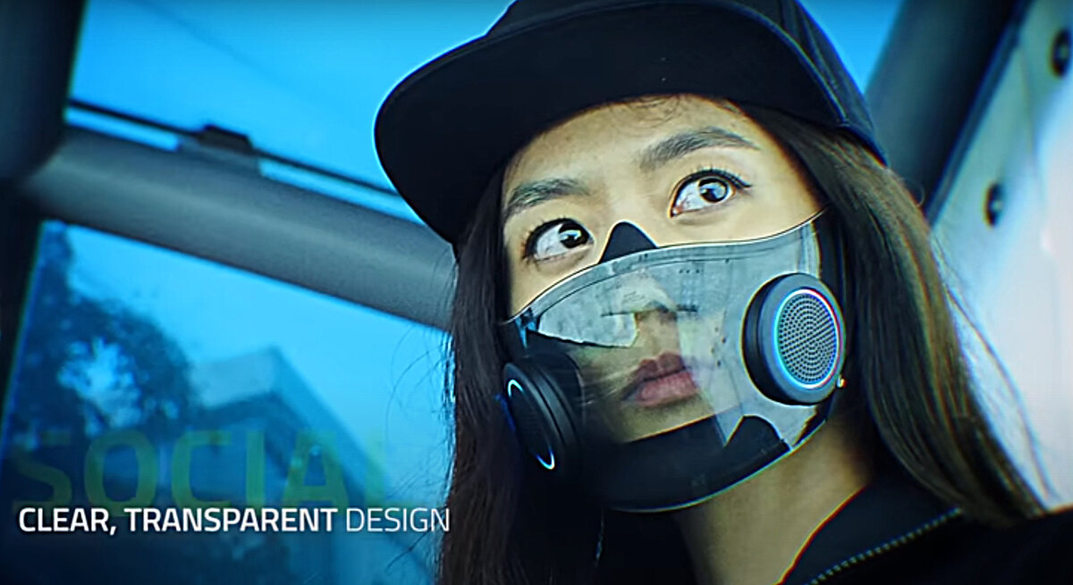 Маска на лице модели