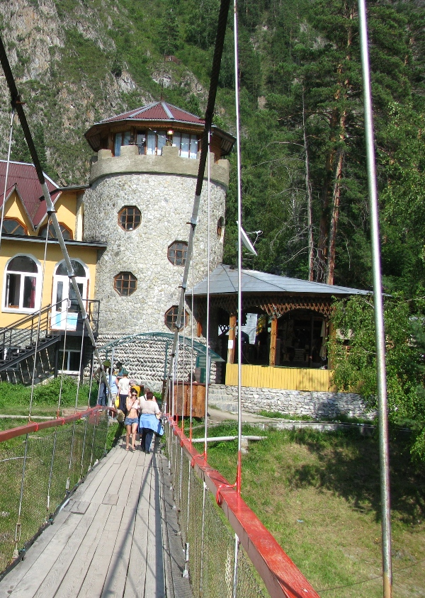 Постройки "Царской охоты" и начало моста.