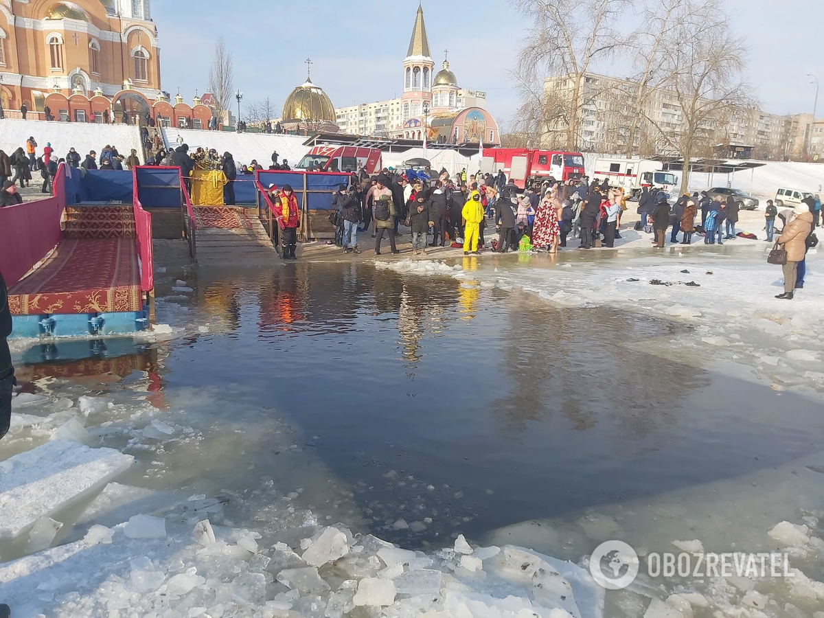 крещение празднества. праздники 19 января 2023. праздники 19 января 2023. крещение на руси 19 января купели. митрополит павел.