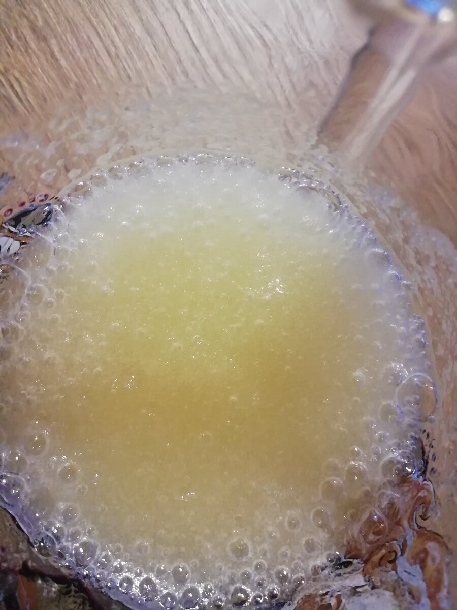 Желатин залить  холодной водой, перемешать.Оставить до набухания.