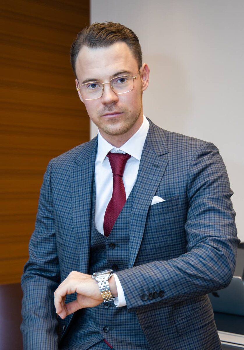 Александр Докукин — генеральный директор ООО «Центр помощи кредитным должникам», выручка компании за последний квартал 2020 года составила 29,9 млн.рублей. Основной профиль — банкротство физических лиц. За два года существования компания открыла филиалы в 15 городах и привлекла инвестиций на общую сумму более 20 миллионов рублей. При этом объем выплаченных дивидендов за это же время составил более 15 миллионов рублей.
