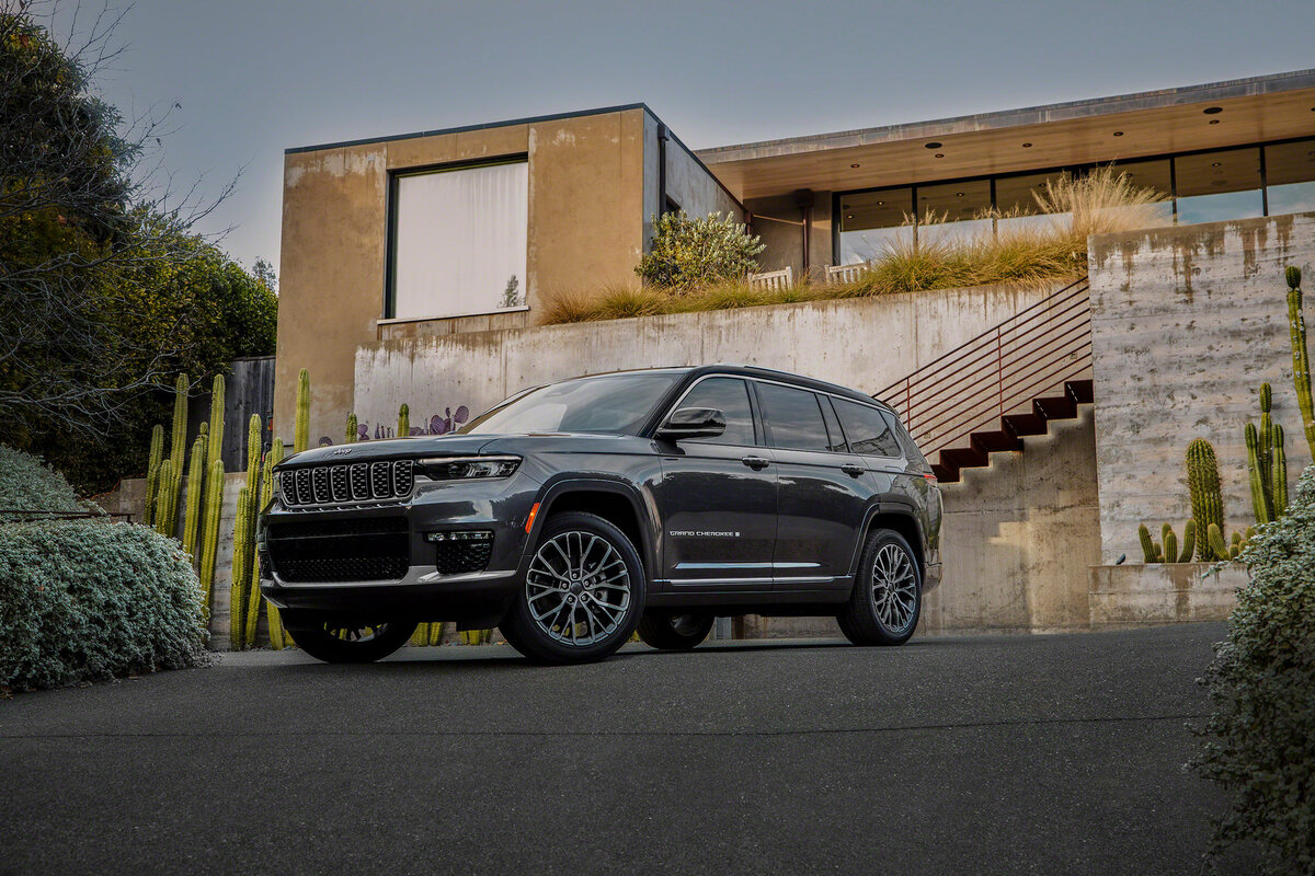 2021 Grand Cherokee L. 7 мест. Замена Крузаку и БМВ Х7?