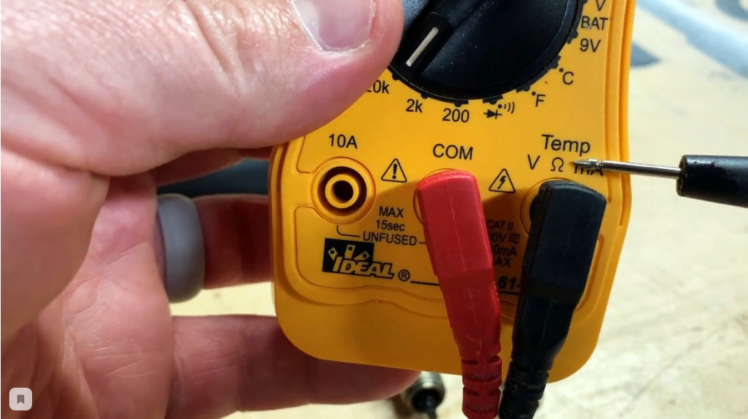 Мультиметр в режиме измерения сопротивления