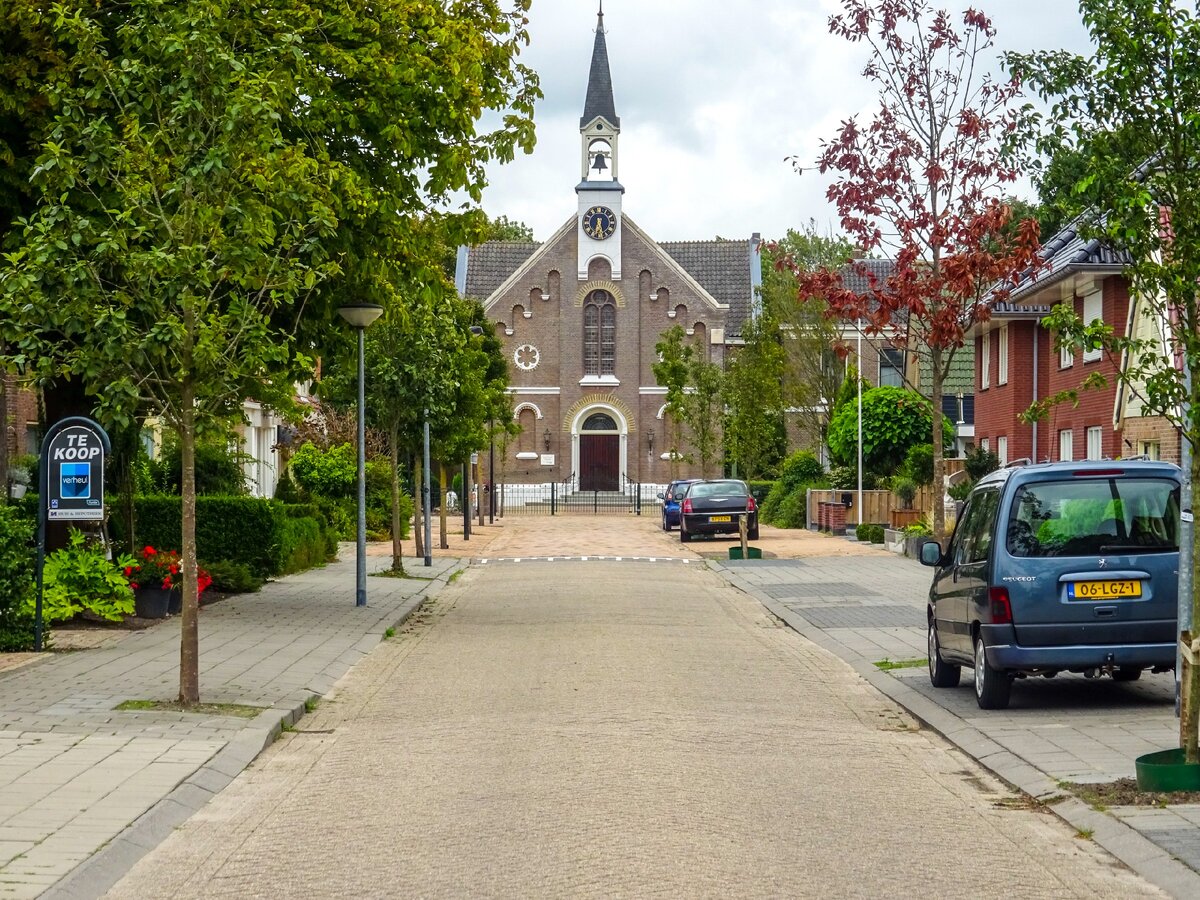 Одна из улиц городка Анна Павловна. Фото автора