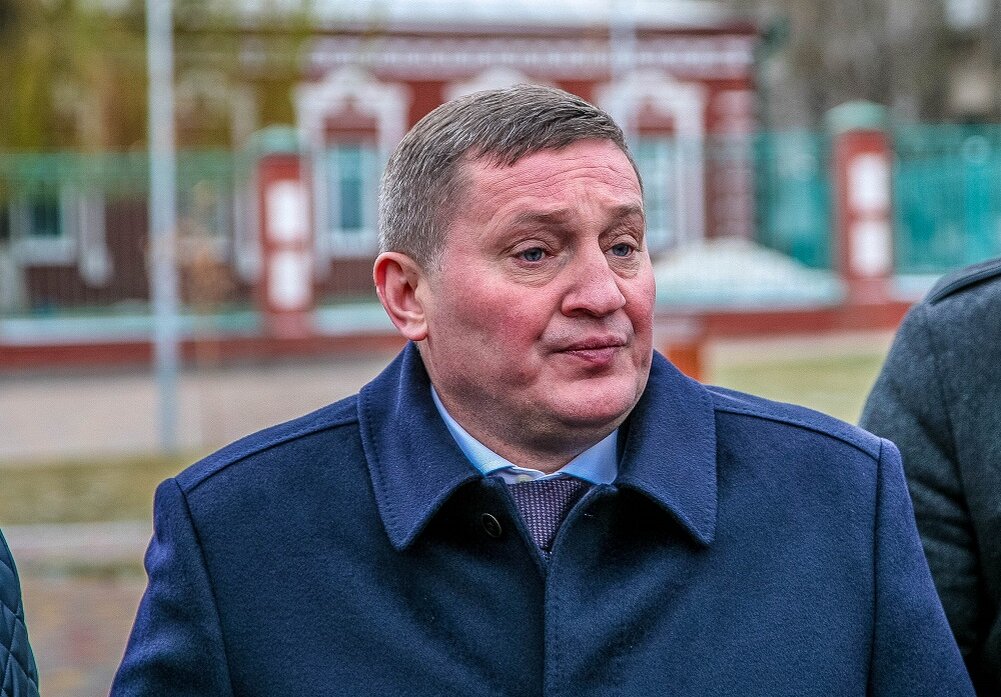 Губернатор Андрей Бочаров предпочитает автомобили, не оборудованные ГЛОНАСС