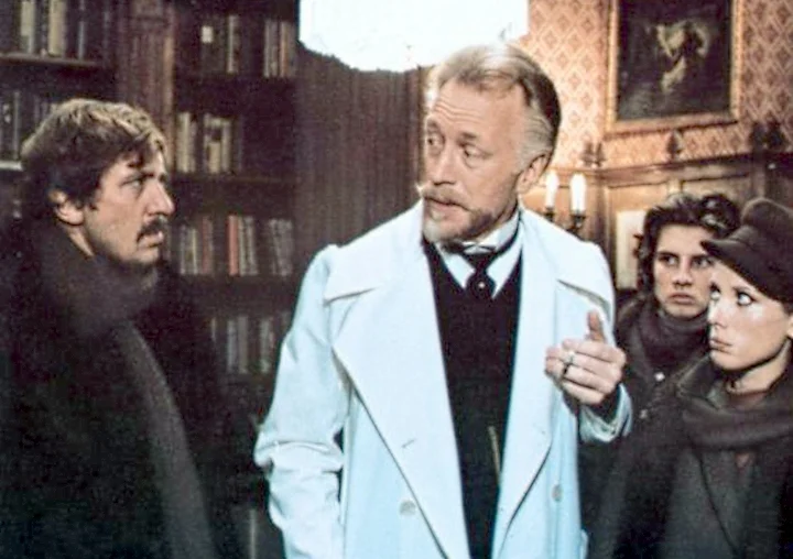 Это к Максу фон Зюдову (Преображенский) пришел итальянский Швондер