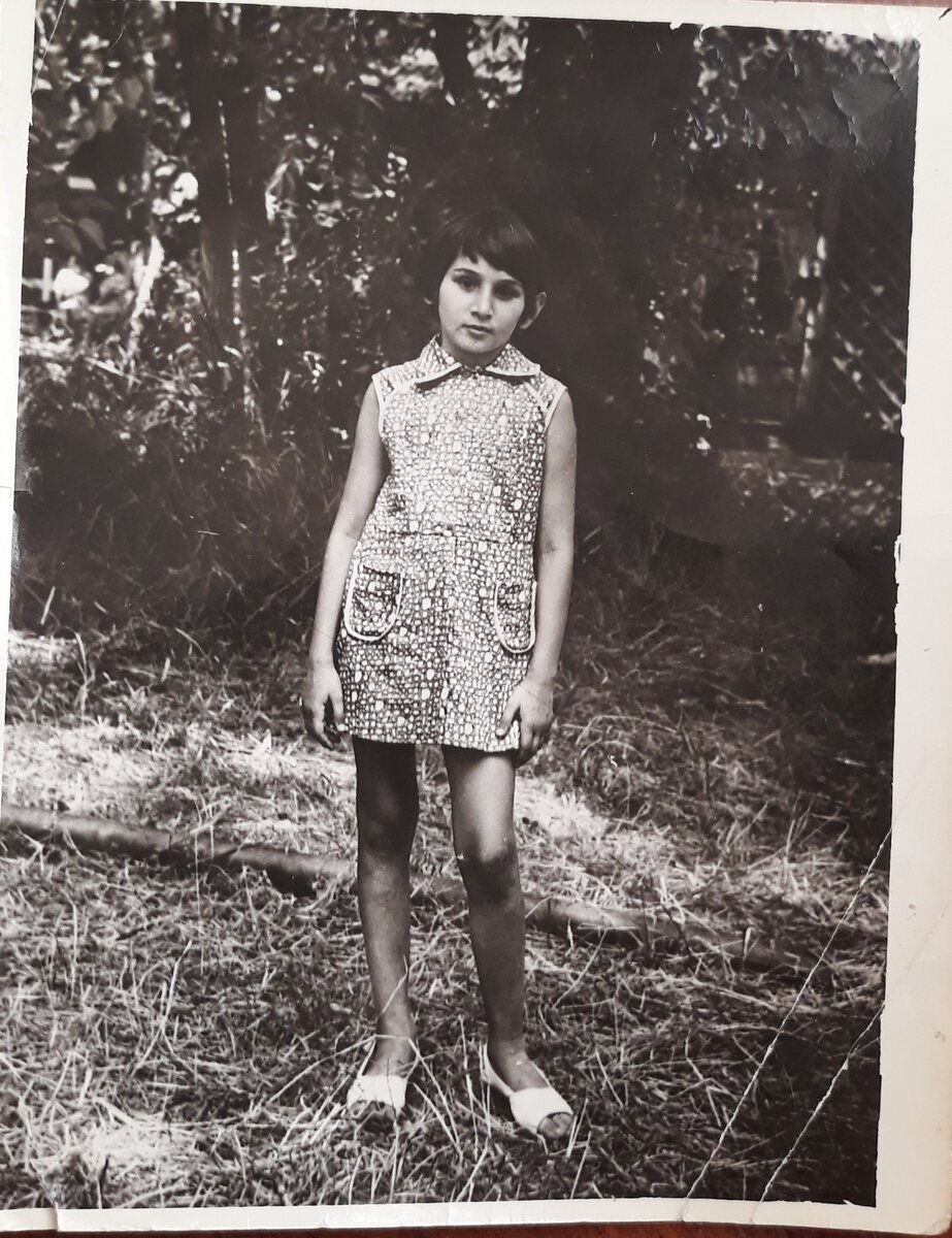 Фото из детства. Я малая: ухо так смешно торчит))