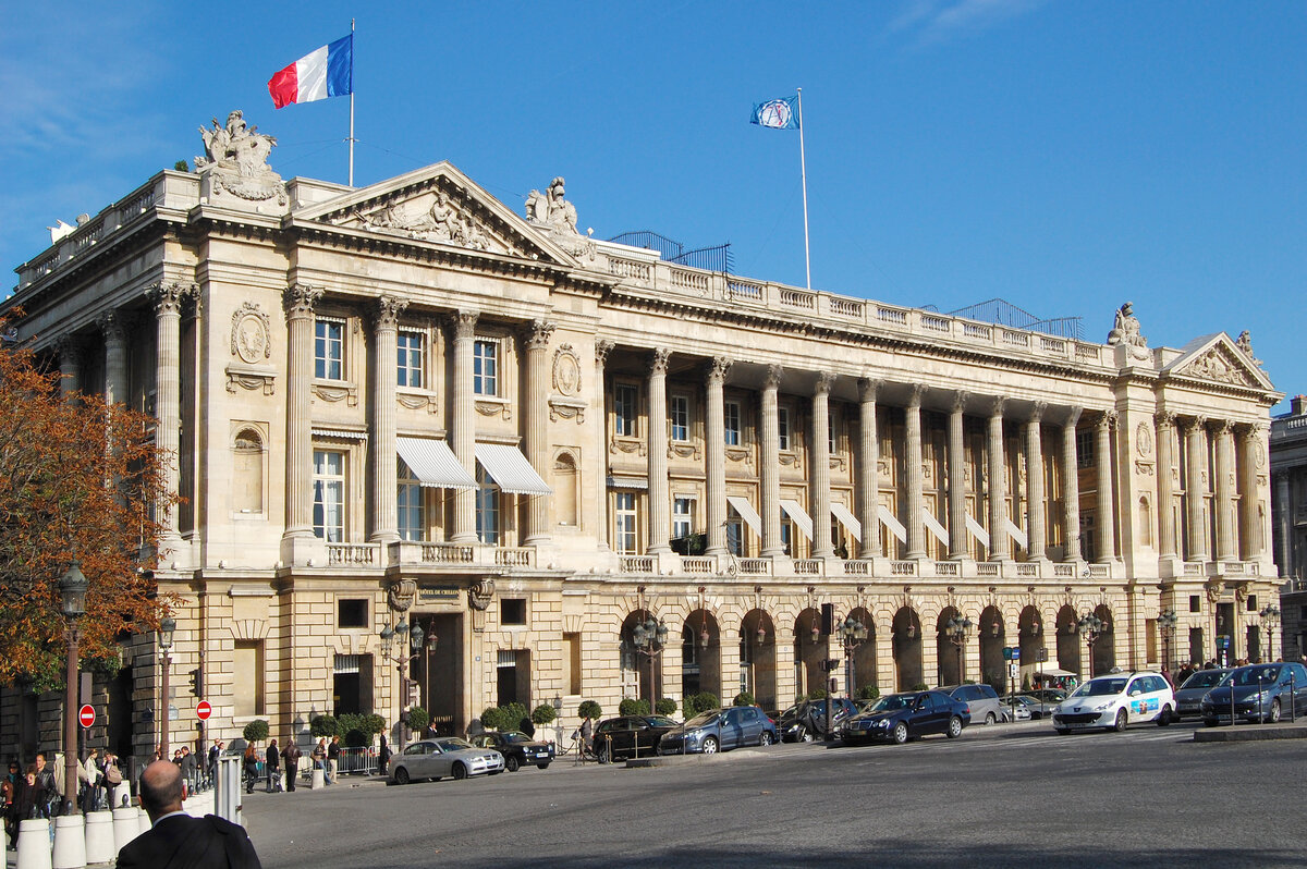 Источник фото: https://upload.wikimedia.org/wikipedia/commons/4/43/DSC_7353-Hotel-Crillon-Pari.jpg