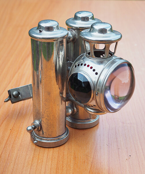Велосипедный  карбидный фонарь Duplex начала 1900-х годов, производства компании Matthews Willard MFG Co - из коллекции Веломузея Андрея Мятиева.