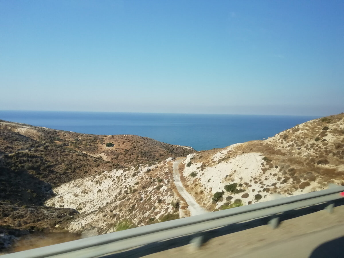 Кипр из окна автобуса. Фото автора.