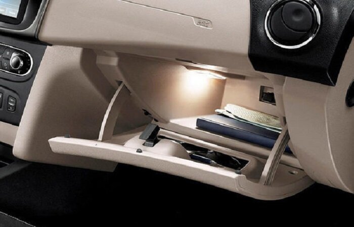 Автомобильные бардачки могут быть разной конструкции и наполнения l Фото orkn.ru