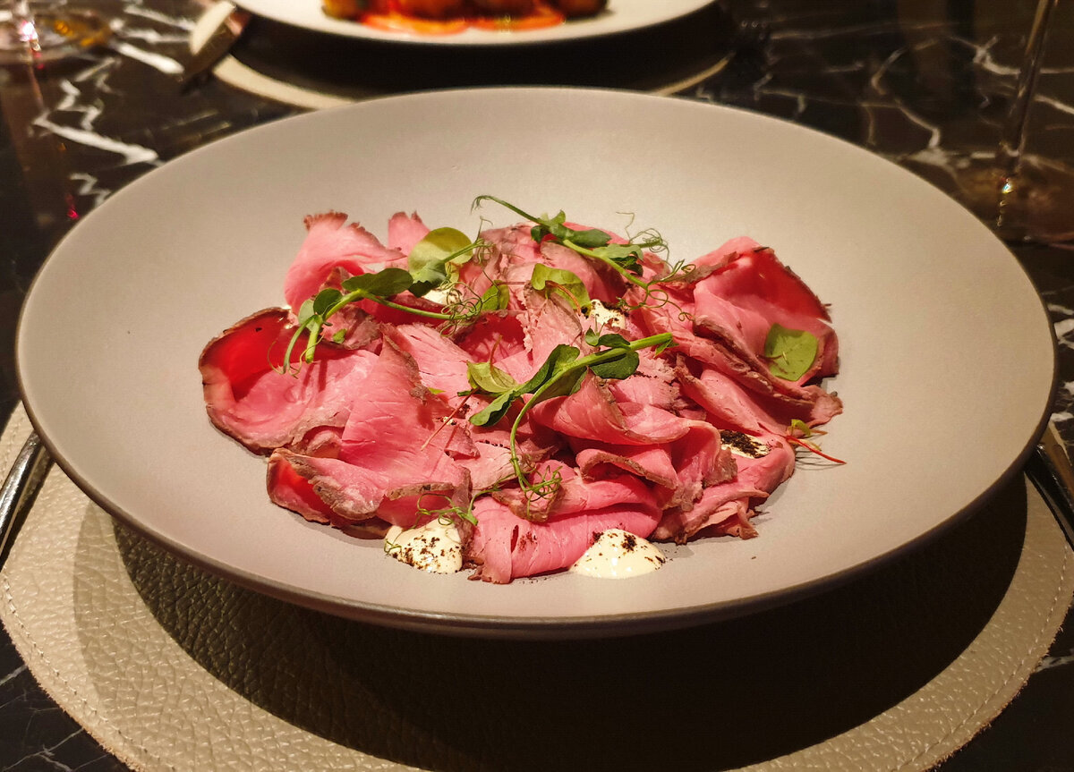 Ростбиф с соусом Тонато