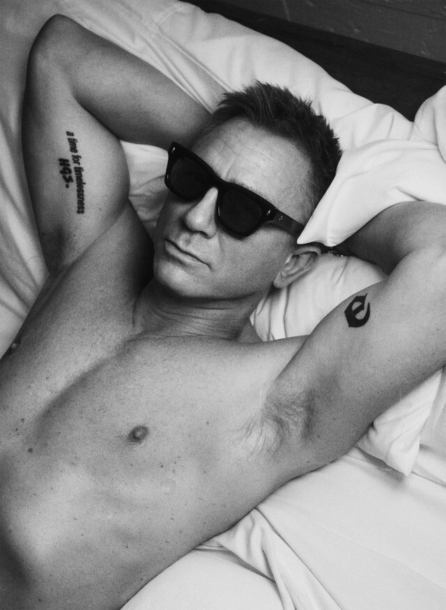 Солнцезащитные очки в оправе из ацетата, Jacques Marie Mage; часы, Omega