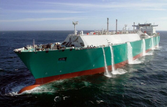 Почему из корабельного борта бежит вода. l Фото - mfame.guru