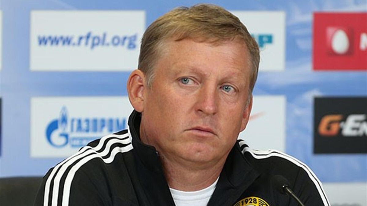 Тренер Игорь Осинькин.