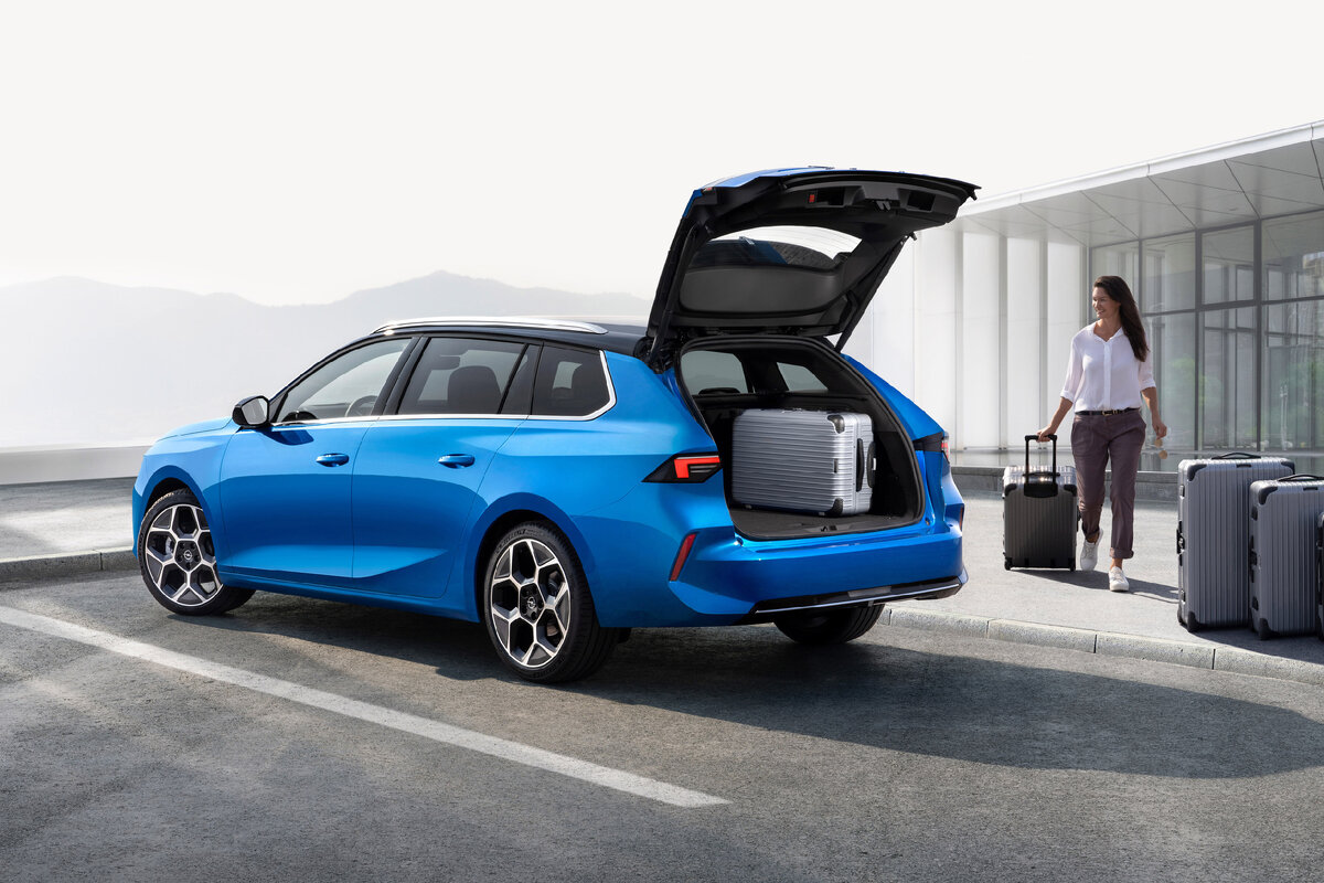 Opel Astra Sports Tourer: сюда войдет от 608 до 1634  литров поклажи