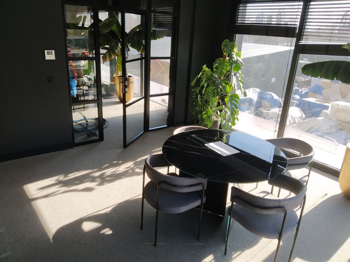 Наша работа, укладка ковролина в офисе