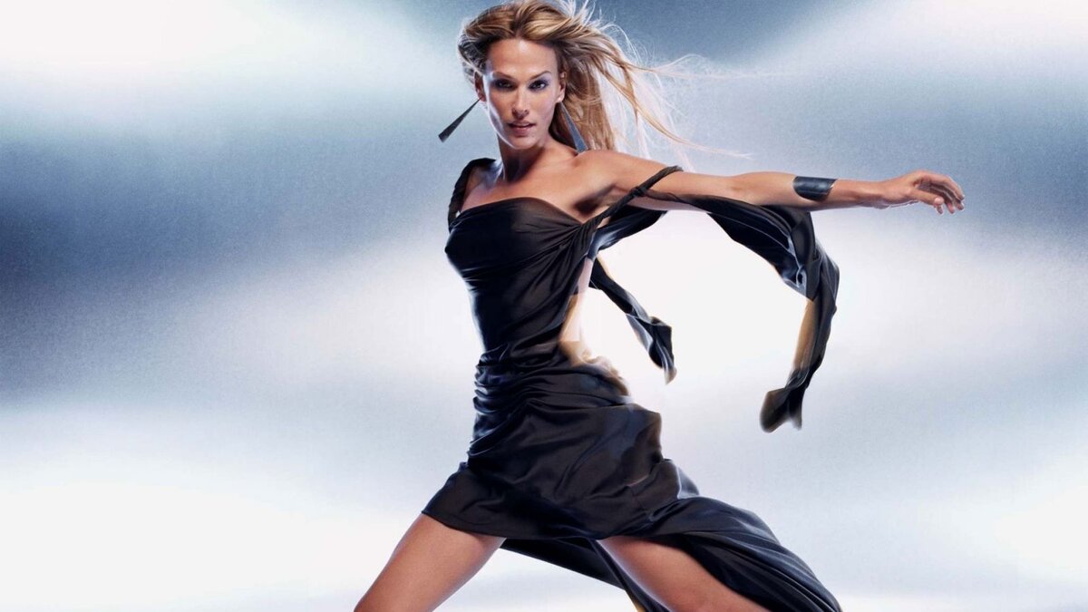 В Дагестане принято платить девушкам за танец.