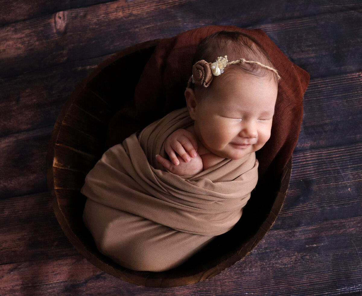 Малышка 8 дней в бадейке. Фото автора.