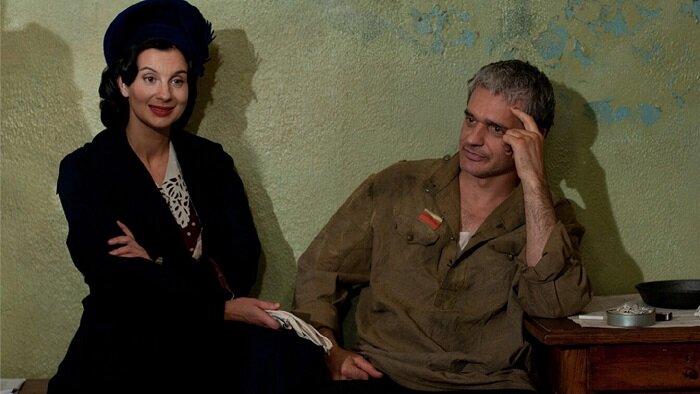 Стриженова, думаю, просто наслаждалась работой. Роль уж очень интересная). А Лавроненко - ну тот с=в своем репертуаре, такой "нормальный мужик".