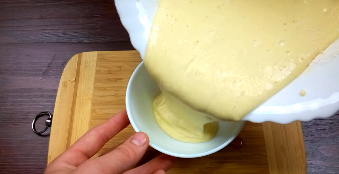 в малой миске смешиваем с укропом